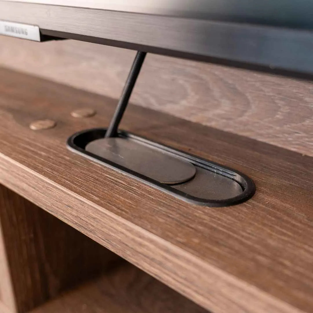 Smart compartments to keep cables hidden