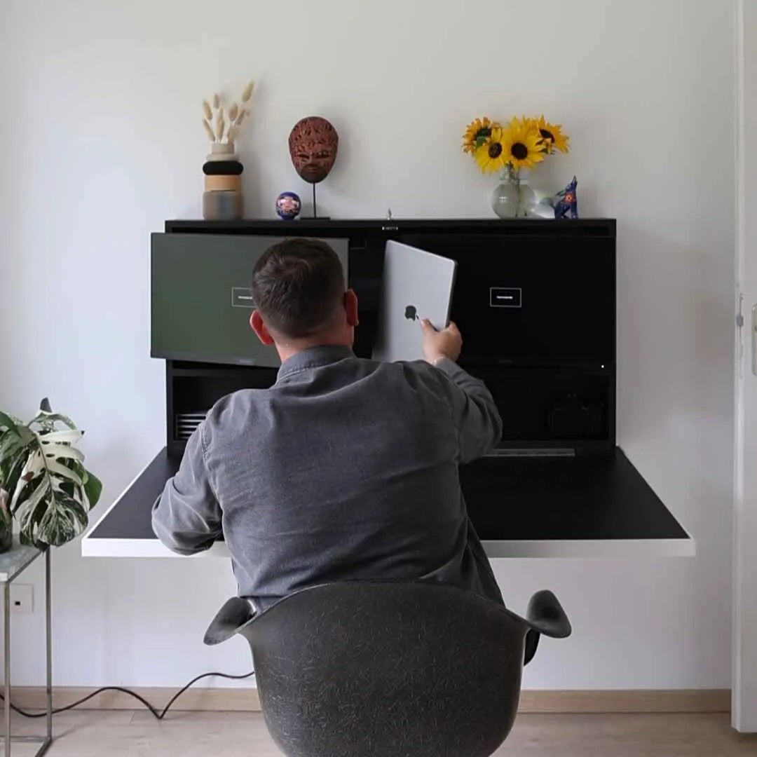 Accessory and laptop storage