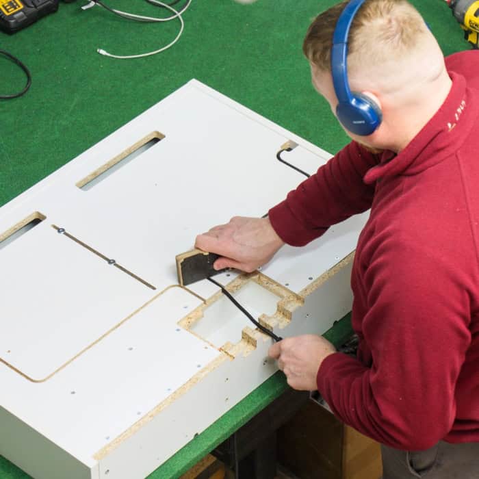 Fitting the DropTop hinge mechanism