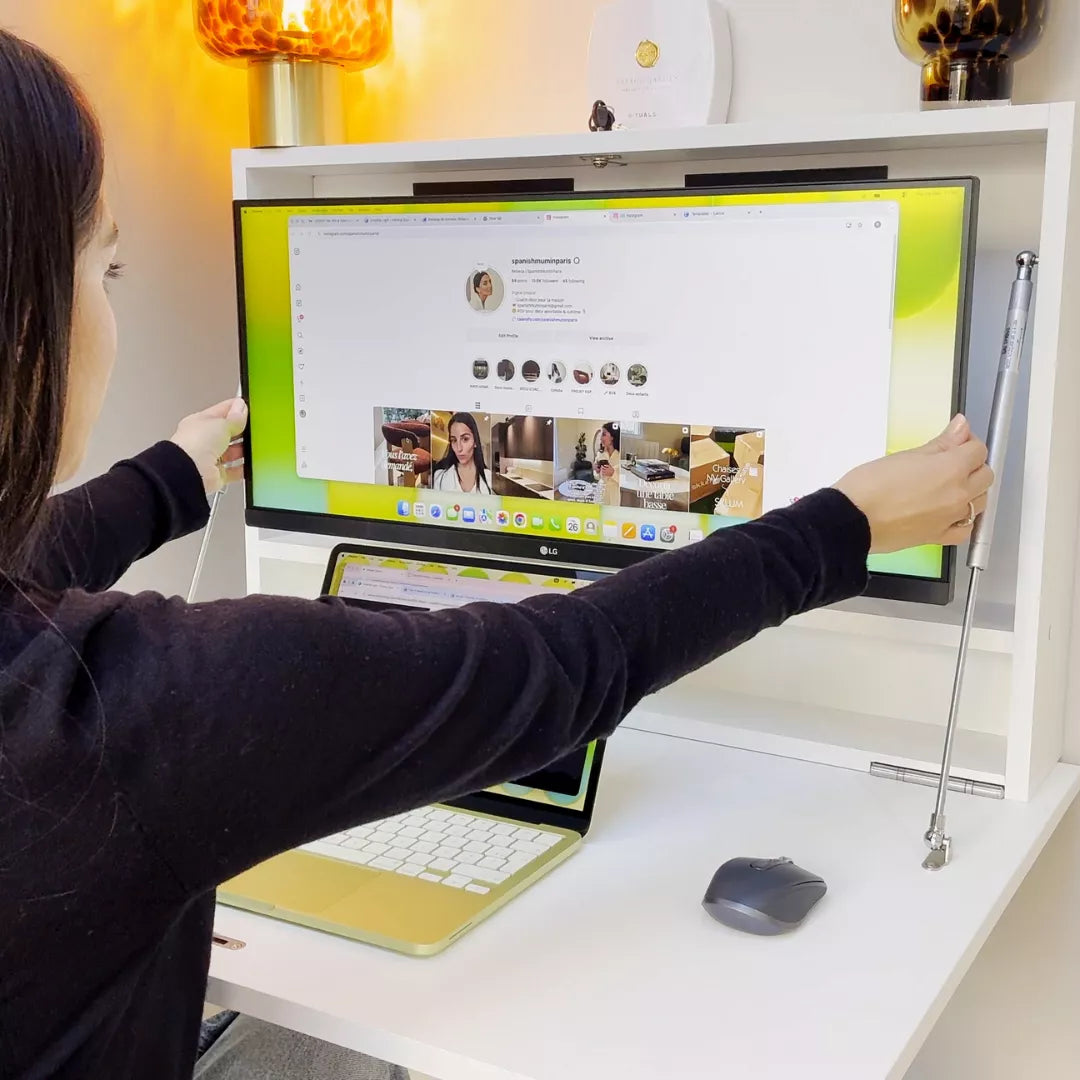 Woman pulling the monitor forward on the extendable arm of a DropTop Single 29 Light.