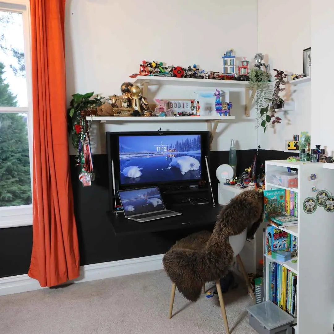 Open black DropTop Single 32 Light in a child's room, monitor showing a landscape.