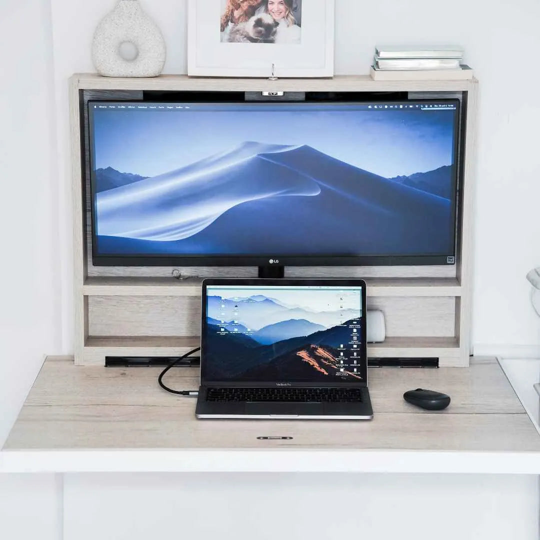 Open oak DropTop Single 34 with one monitor, a laptop and a mouse.